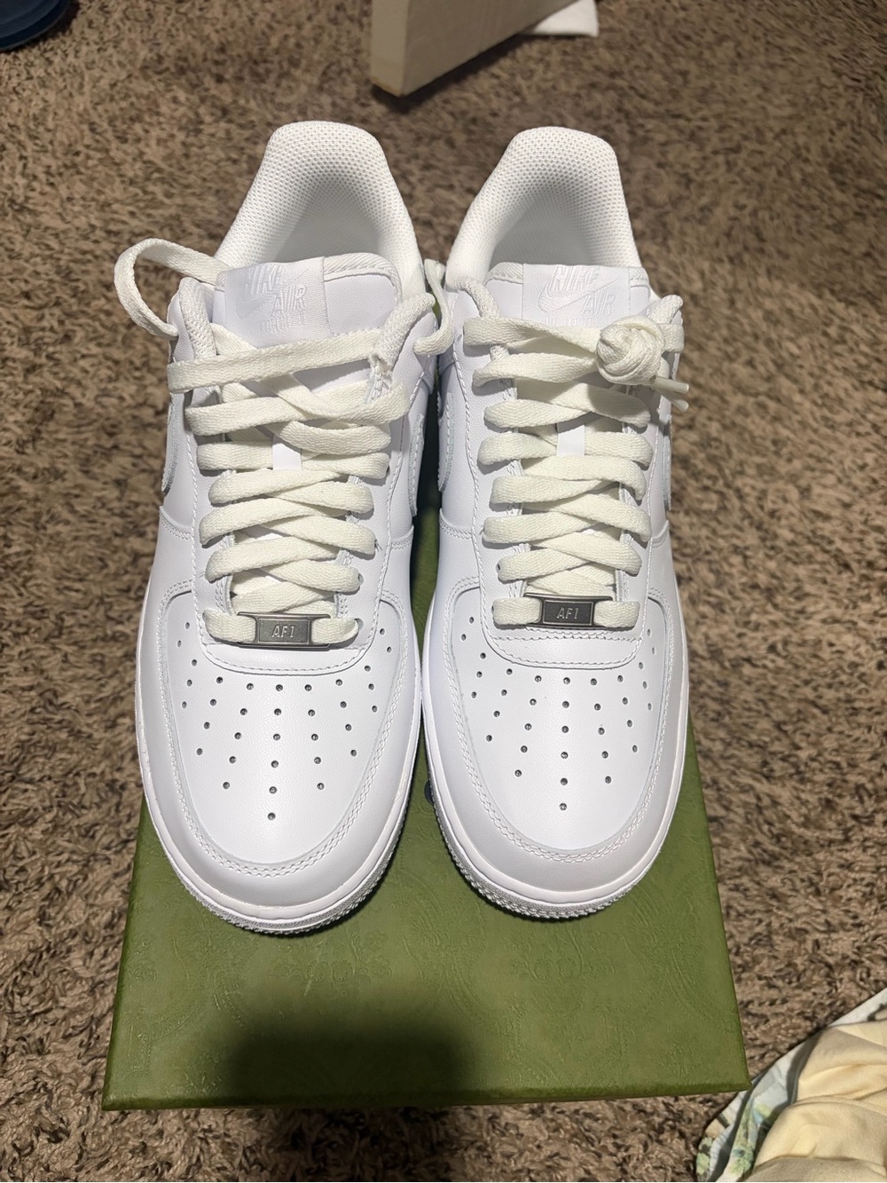 Preowned Authentic Nike White Leather Low-Top Sneakers